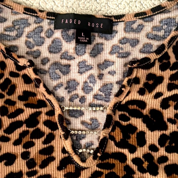 Junior Girls: CHEETAH print CROP TOP w/ rhinestones. FADED ROSE brand/Size L - Picture 2 of 2